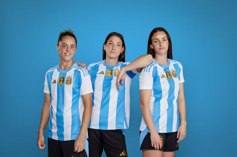 CAMISETA ARGENTINA I 2024/25 - MUJER - CON PARCHE - CAMPEÓN COPA DEL MUNDO